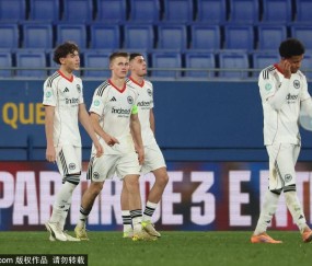 莱万连续两轮西甲替补，诺坎普离场引发热议：巴萨未来何去何从？