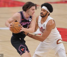 吉迪23+11+11米切尔空砍32分 公牛胜骑士